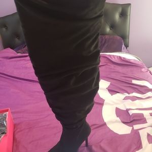 Thigh high boots with heel